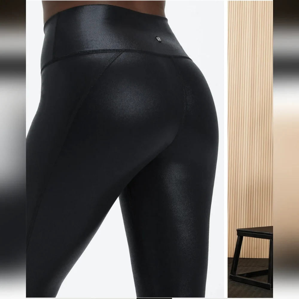 Fabletics Define PowerHold High-Waisted 7/8 Foil Legging- Short- L - Picture 9 of 16